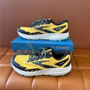 Brooks Men’s Yellow and Black Divide 4 Light Trail Running Shoes